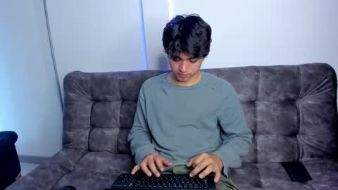 Snapshot of simonlambert__ chatting on January 2025 03:21:01 PM Simon online show from January 2025 03:21:01 PM
