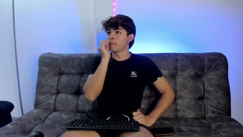 Snapshot of simonlambert__ chatting on January 2025 01:02:01 PM Simon online show from January 2025 01:02:01 PM