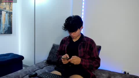 Snapshot of simonlambert__ chatting on February 2025 01:09:02 PM Simon online show from February 2025 01:09:02 PM