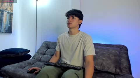 Snapshot of simonlambert__ chatting on February 2025 01:10:02 PM Simon online show from February 2025 01:10:02 PM