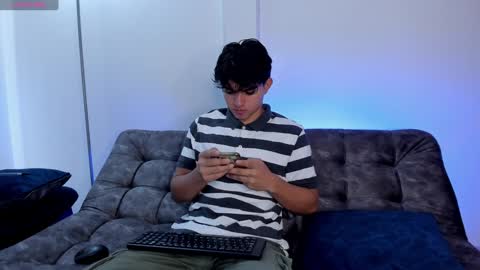 Snapshot of simonlambert__ chatting on February 2025 02:37:01 PM Simon online show from February 2025 02:37:01 PM