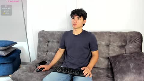 Snapshot of simonlambert__ chatting on February 2025 05:22:02 PM Simon online show from February 2025 05:22:02 PM