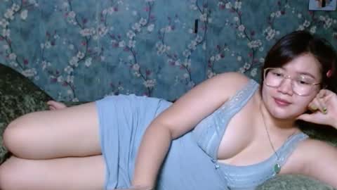 Snapshot of simply_niki chatting on November 2025 11:23:02 AM zia online show from November 2025 11:23:02 AM