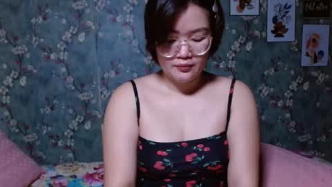 Snapshot of simply_niki chatting on December 2025 06:03:02 PM zia online show from December 2025 06:03:02 PM