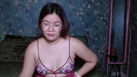 Snapshot of simply_niki chatting on January 2026 01:38:01 PM zia online show from January 2026 01:38:01 PM