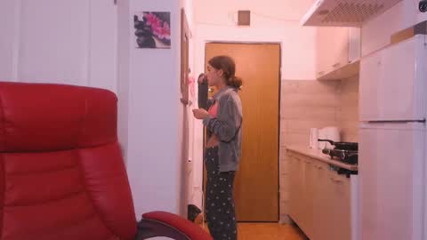 simyhvn online show from December 2025 05:35:02 AM