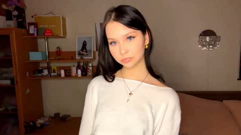 Emma online show from November 2025 12:38:01 PM