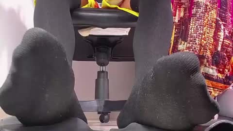 only foot                         worshipers here online show from February 2025 05:43:02 PM