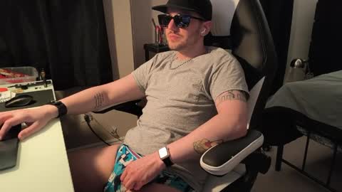 Snapshot of sirdaddymcqween chatting on April 2026 07:50:02 AM Sir Daddy McQween online show from April 2026 07:50:02 AM