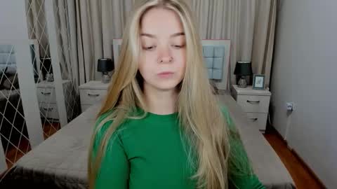 SirenaBloom online show from September 2025 09:47:02 AM