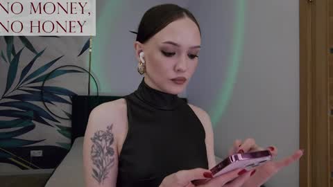 Snapshot of sirenaswhisper chatting on May 2026 05:51:01 PM Goddess Sirena online show from May 2026 05:51:01 PM