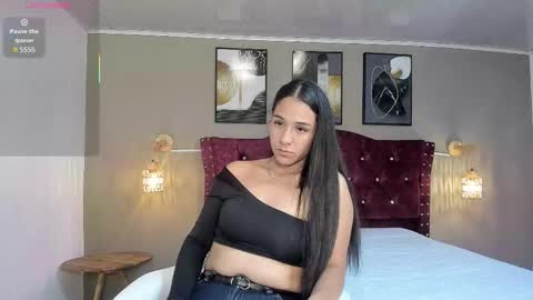 Sirenmoonn online show from January 2026 03:19:02 AM