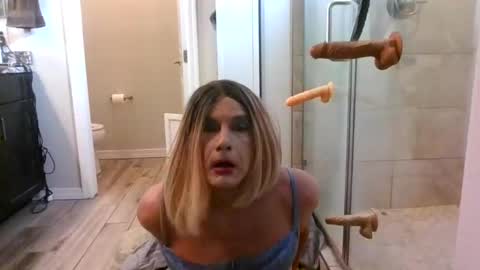 wants to suck cock online show from May 2026 12:40:01 AM