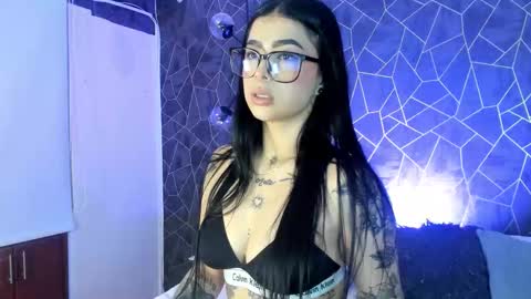 Snapshot of skailyn_angels chatting on November 2025 04:45:02 AM SKAILYN ANGELS online show from November 2025 04:45:02 AM