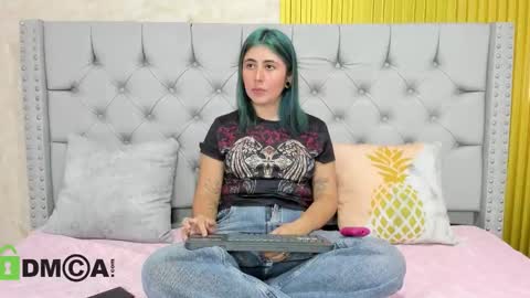 Skarlet online show from November 2025 06:32:01 PM