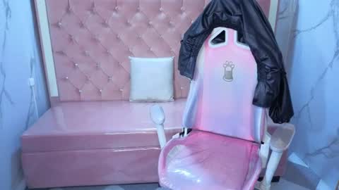 Snapshot of skeler_lovd_b chatting on July 2026 12:44:01 PM Skarlet online show from July 2026 12:44:01 PM