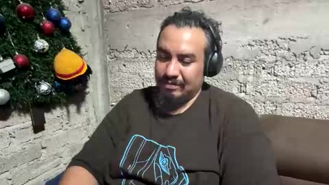 Snapshot of skinhell chatting on April 2026 02:36:02 AM Elias online show from April 2026 02:36:02 AM