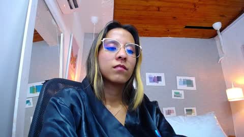 skinny_hottie18 online show from January 2025 11:34:02 PM