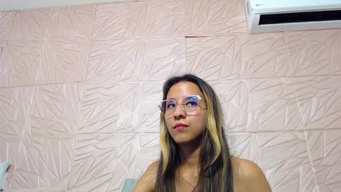 skinny_hottie18 online show from January 2025 11:04:01 PM