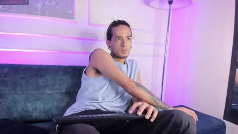 Snapshot of skinny_mac_ chatting on June 2026 05:39:01 PM Mac online show from June 2026 05:39:01 PM