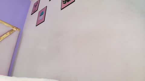 Snapshot of skinnyandcute_ chatting on January 2025 06:12:01 AM Mariah Black online show from January 2025 06:12:01 AM