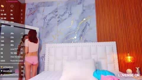 Snapshot of skinnyandcute_ chatting on February 2025 02:55:02 AM Mariah Black online show from February 2025 02:55:02 AM