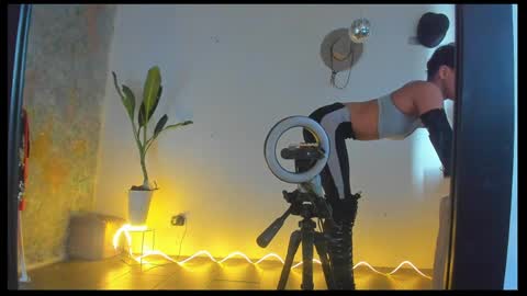 skinnybody_ online show from April 2026 08:09:01 PM