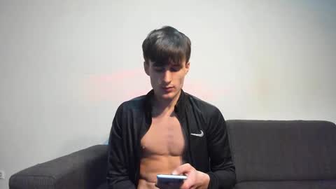 skinnyguywithbigd online show from January 2025 05:38:01 PM