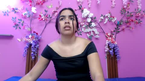 Snapshot of skinnysofia18 chatting on May 2026 02:14:01 PM sofia online show from May 2026 02:14:01 PM
