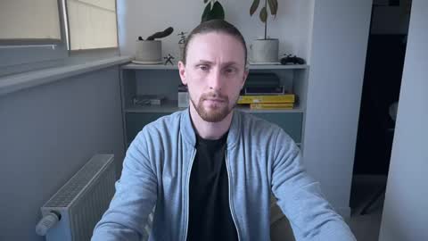 sky_guy25 online show from December 2025 12:32:02 PM