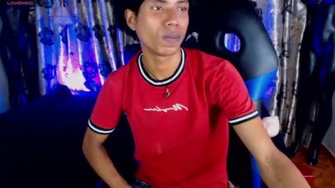 Snapshot of sky_walkerss chatting on June 2026 07:01:01 PM sky_walkerss online show from June 2026 07:01:01 PM