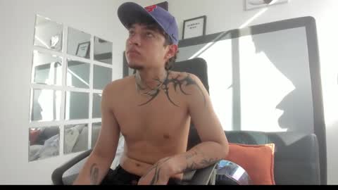 sky_wild online show from November 2025 08:30:02 PM