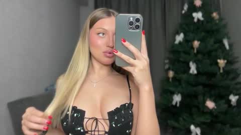 GARRY AND SOPHIA online show from November 2025 07:18:01 PM