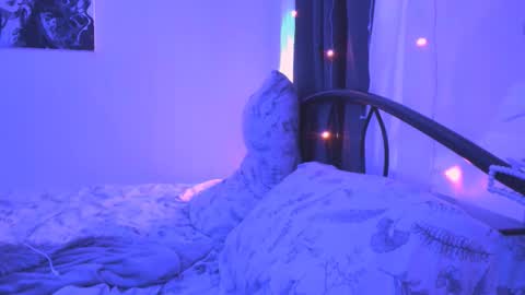 skyglow_ online show from January 2026 04:00:01 PM