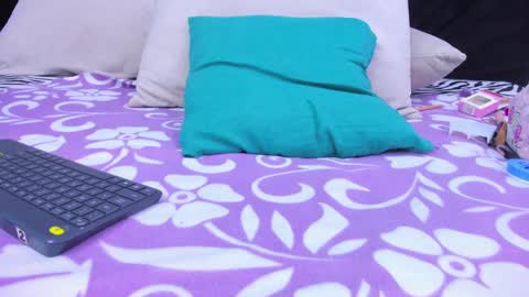 Skynny online show from February 2025 09:02:01 PM