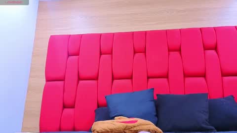 Skynny online show from October 2025 08:51:02 PM