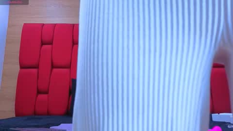 Skynny online show from November 2025 08:53:02 PM