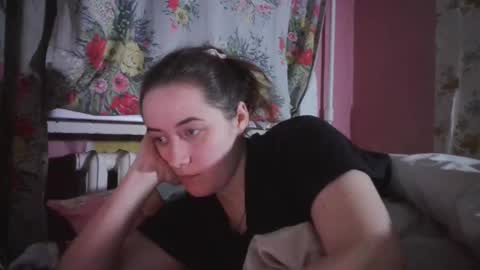 skyressie333 online show from December 2024 04:47:02 PM