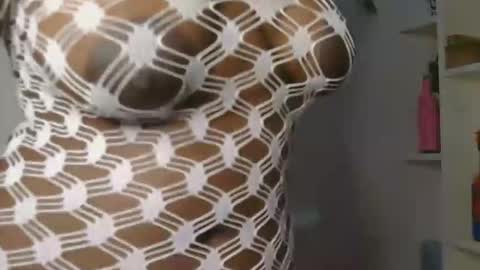 Snapshot of skyy_brown chatting on February 2025 05:26:02 AM Bella online show from February 2025 05:26:02 AM