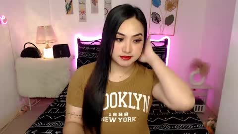 Queen Cyrine online show from April 2026 01:10:01 AM