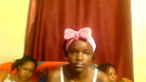 Snapshot of sleek_ass chatting on March 2025 06:00:02 PM sleek_ass online show from March 2025 06:00:02 PM