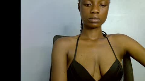 Snapshot of slim_petitqueen chatting on April 2026 07:07:02 PM Alice online show from April 2026 07:07:02 PM