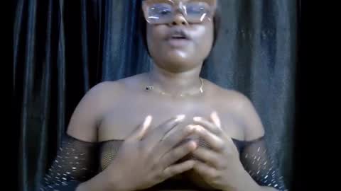 Tems online show from November 2025 09:48:02 PM