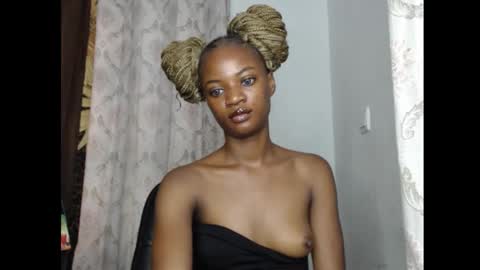 Snapshot of slimfit_girl chatting on November 2025 06:38:02 AM Slimfit girl online show from November 2025 06:38:02 AM