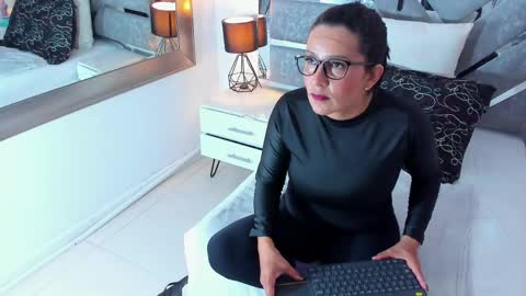 slut_milf_ online show from May 2026 04:01:02 PM