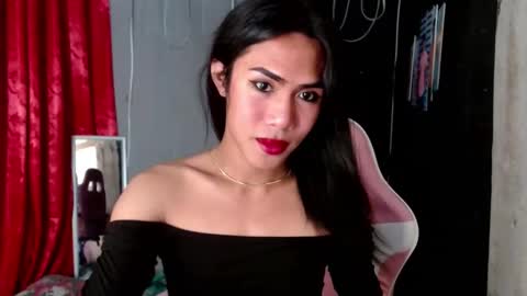 Snapshot of slutqueen_raz chatting on December 2024 09:39:01 AM Raz online show from December 2024 09:39:01 AM