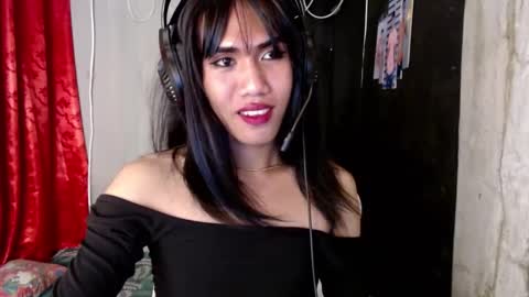 Snapshot of slutqueen_raz chatting on December 2024 04:15:02 PM Raz online show from December 2024 04:15:02 PM