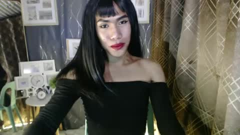 Snapshot of slutqueen_raz chatting on December 2024 05:46:01 PM Raz online show from December 2024 05:46:01 PM