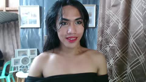 Snapshot of slutqueen_raz chatting on December 2024 01:34:02 AM Raz online show from December 2024 01:34:02 AM