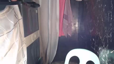 Snapshot of slutqueen_raz chatting on January 2025 01:30:01 PM Raz online show from January 2025 01:30:01 PM